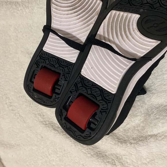 Heelys Black and Red Wheeled Sneakers, Skate Shoes, Kids Size 5 - Picture 4 of 5